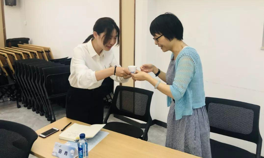 朋友之間彼此互贈禮物會讓關(guān)系變好