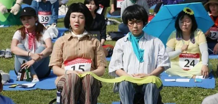 壓力山大，一群韓國(guó)人花錢去看云看樹，比賽發(fā)呆……