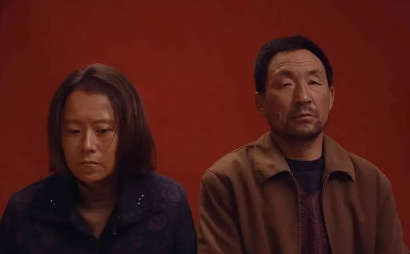 《隱入塵煙》：黃土地里長(zhǎng)不出浪漫的玫瑰，但每一寸黃土里灑滿了他的愛