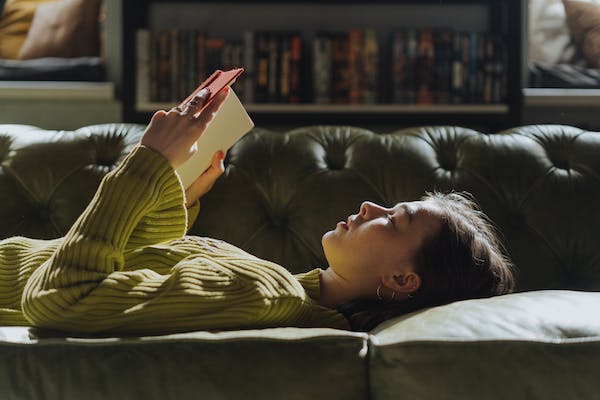 媽媽把女兒抗抑郁藥換成維生素：“生病”的不只是孩子