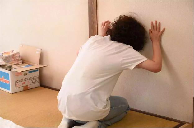 當(dāng)就業(yè)成為難題，回家當(dāng)“全職兒女”是退路嗎？